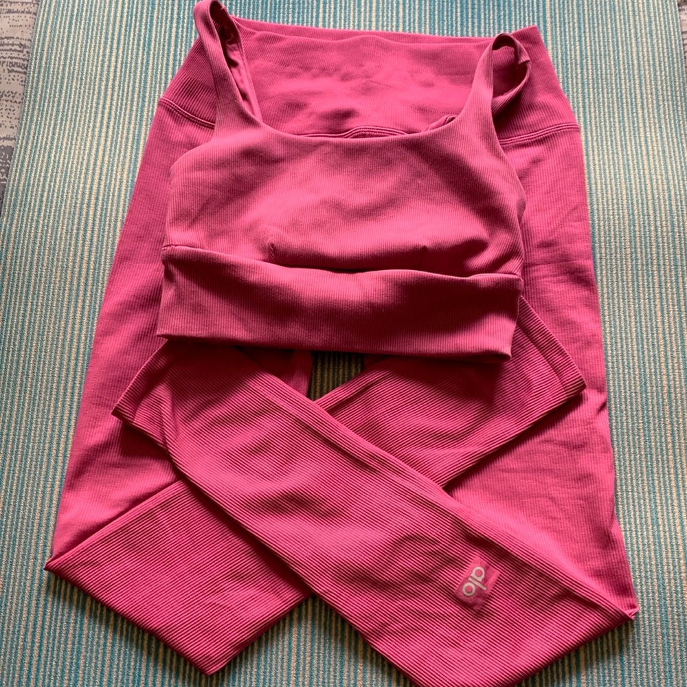 Alo Yoga Leggings and Bra Set Raspberry Medium 28”